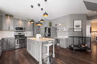 517 Meadowwood Ln, Oswego, IL 60543 - Photo 17