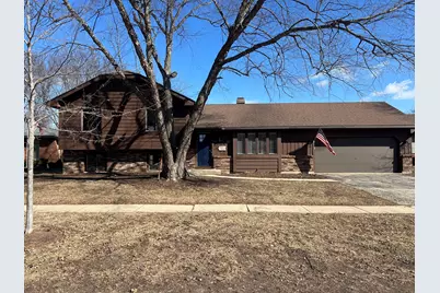 527 N Lyle Avenue, Elgin, IL 60123 - Photo 1