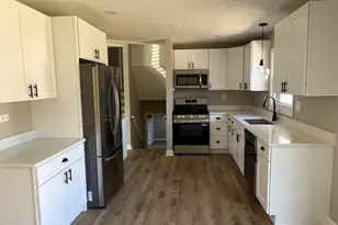 527 N Lyle Ave, Elgin, IL 60123 - Photo 3