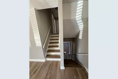 527 N Lyle Avenue, Elgin, IL 60123 - Photo 15