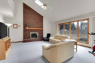 311 Millcreek Ln, Naperville, IL 60540 - Photo 9