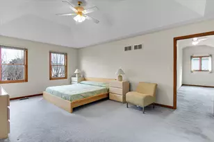 311 Millcreek Ln, Naperville, IL 60540 - Photo 17