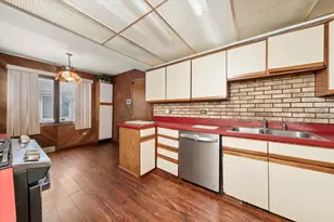 943 E 164th Ct, South Holland, IL 60473 - Photo 5