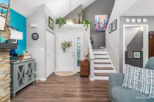 10 Farmington Ct, Lake in the Hills, IL 60156 - Photo 9