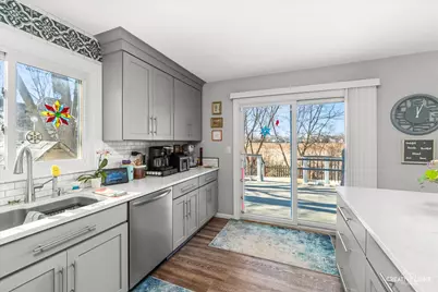 10 Farmington Court, Lake in the Hills, IL 60156 - Photo 5