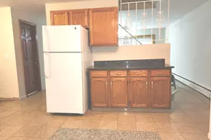 8843 Robin Dr, Des Plaines, IL 60016 - Photo 5