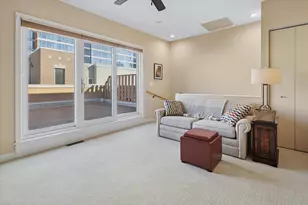 525 N Peoria St, Chicago, IL 60642 - Photo 13