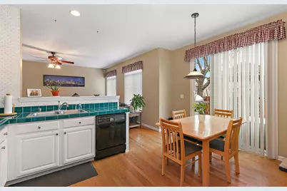 1041 Evergreen Street, Mundelein, IL 60060 - Photo 9