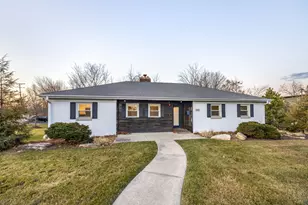 704 E 9th St, Lockport, IL 60441 - Photo 1
