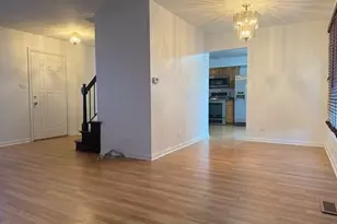 2080 Sutherland Pl, Hoffman Estates, IL 60169 - Photo 3