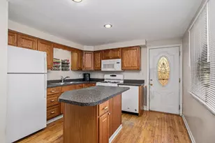 604 Woodmoor Dr, Round Lake Beach, IL 60073 - Photo 5