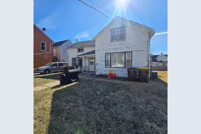 807 W Pleasant Street, Freeport, IL 61032 - Photo 1