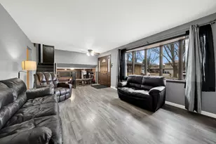 10732 S Meadow Ln, Palos Hills, IL 60465 - Photo 3