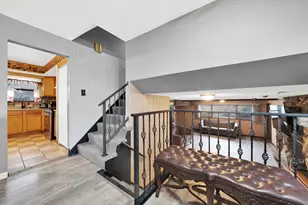 10732 S Meadow Ln, Palos Hills, IL 60465 - Photo 5