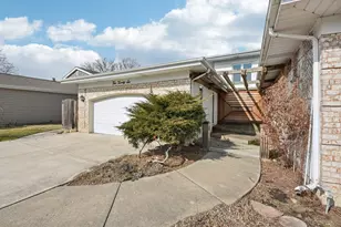 226 White Fawn Trail, Downers Grove, IL 60516 - Photo 3