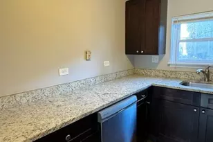 3352 W Hutchinson St, Chicago, IL 60618 - Photo 9