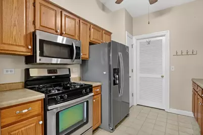 548 Woodhaven Drive, Mundelein, IL 60060 - Photo 7