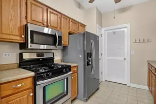 548 Woodhaven Dr, Mundelein, IL 60060 - Photo 7