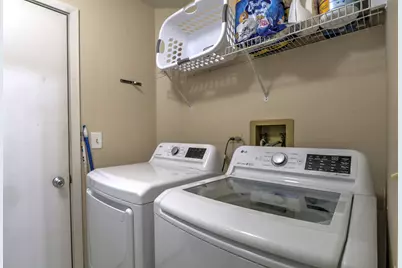 548 Woodhaven Drive, Mundelein, IL 60060 - Photo 9