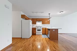 1071 Alexandria Dr, Sycamore, IL 60178 - Photo 7