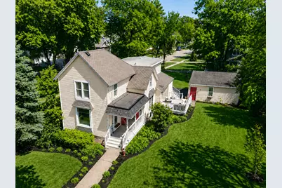 121 S Walkup Avenue, Crystal Lake, IL 60014 - Photo 1