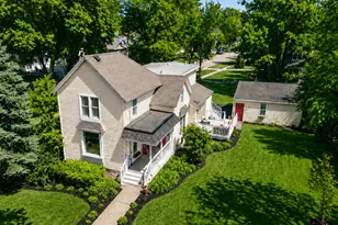 121 S Walkup Ave, Crystal Lake, IL 60014 - Photo 1