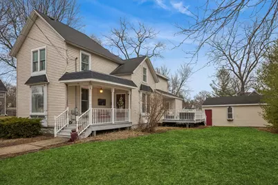 121 S Walkup Avenue, Crystal Lake, IL 60014 - Photo 1