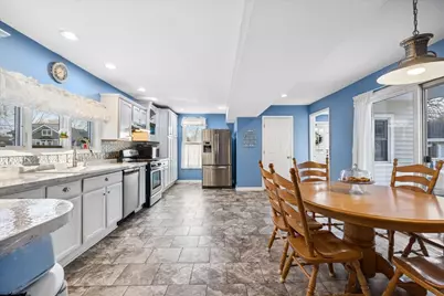 121 S Walkup Avenue, Crystal Lake, IL 60014 - Photo 5