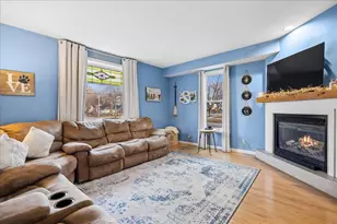 121 S Walkup Ave, Crystal Lake, IL 60014 - Photo 9