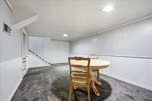 811 W College Ave, Normal, IL 61761 - Photo 21