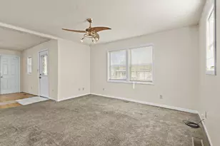 209 N Maple St, Grant Park, IL 60940 - Photo 15