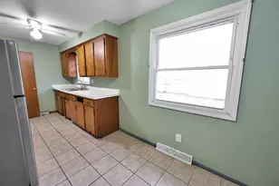 18446 Glen Oak Ave, Lansing, IL 60438 - Photo 7