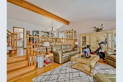 1121 N Greenfield Lane, Mount Prospect, IL 60056 - Photo 5