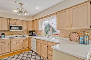 1121 N Greenfield Ln, Mount Prospect, IL 60056 - Photo 9
