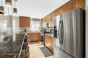 727 Maplewood Ct, Willowbrook, IL 60527 - Photo 7