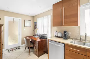 727 Maplewood Ct, Willowbrook, IL 60527 - Photo 9