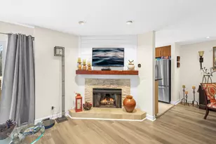 727 Maplewood Ct, Willowbrook, IL 60527 - Photo 5