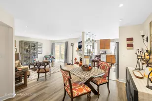 727 Maplewood Ct, Willowbrook, IL 60527 - Photo 3