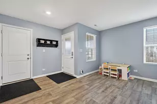 1161 Amber Dr, Cary, IL 60013 - Photo 9