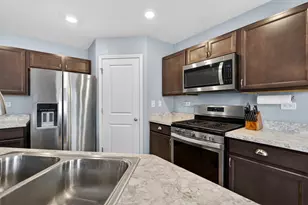 1161 Amber Dr, Cary, IL 60013 - Photo 7