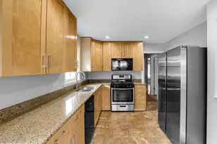 2849 W Fletcher St, Chicago, IL 60618 - Photo 9