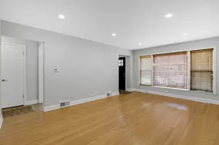 2849 W Fletcher St, Chicago, IL 60618 - Photo 5