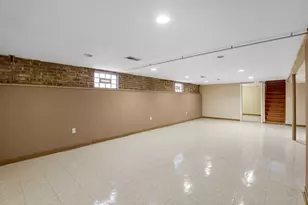 2849 W Fletcher St, Chicago, IL 60618 - Photo 19