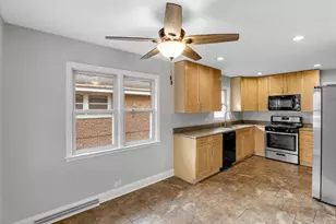 2849 W Fletcher St, Chicago, IL 60618 - Photo 11