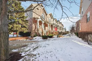 6130 Riverbend Pl, Lisle, IL 60532 - Photo 3