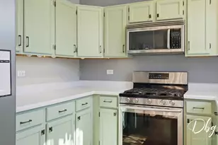 67 W Dahlia Ln, Round Lake Beach, IL 60073 - Photo 17