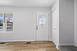 811 Copley Ln, Joliet, IL 60431 - Photo 3