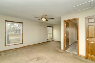 1070 Center Dr, South Elgin, IL 60177 - Photo 13