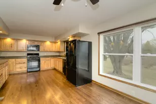 1070 Center Dr, South Elgin, IL 60177 - Photo 11