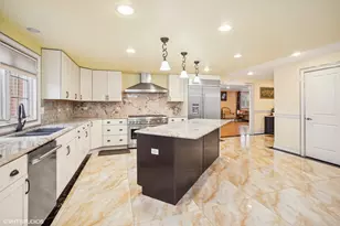 46 Hamilton Ln, Oak Brook, IL 60523 - Photo 11